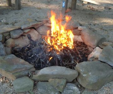 How to Build a Campfire That Minimizes Smoke and Burns Clean