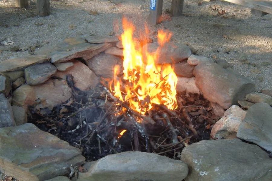 How to Build a Campfire That Minimizes Smoke and Burns Clean