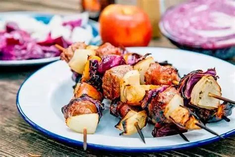 How to Cook Kebabs on a Campfire Grill for a Delicious Outdoor Meal