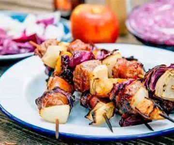 How to Cook Kebabs on a Campfire Grill for a Delicious Outdoor Meal