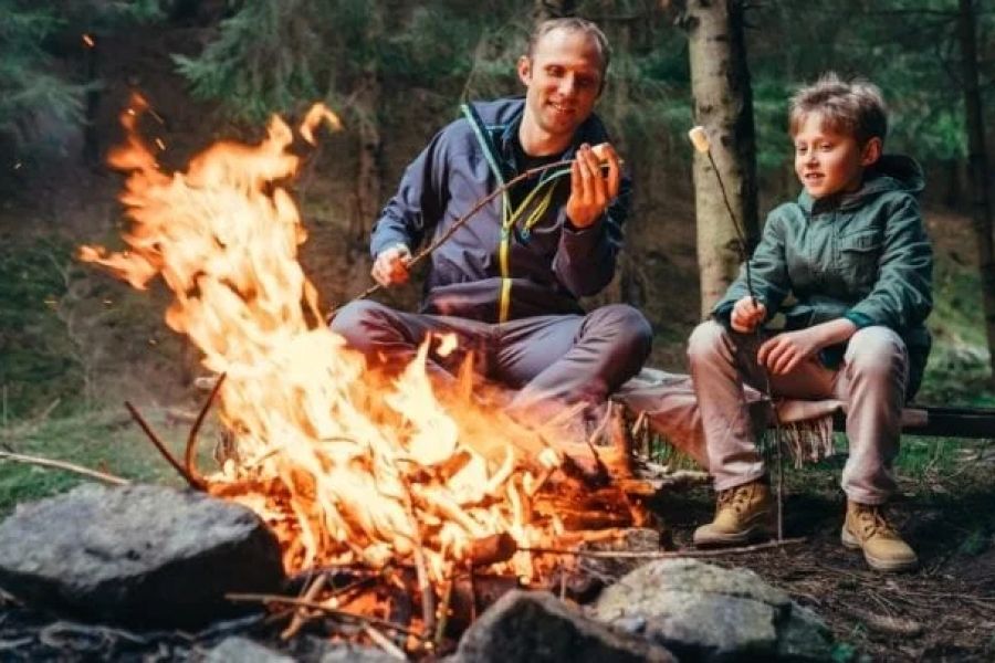 How to Handle Campfire Emergencies While Camping