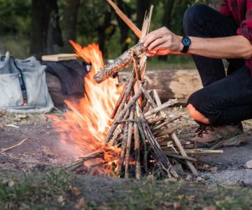 How to Build a Campfire With Limited Resources in the Wild