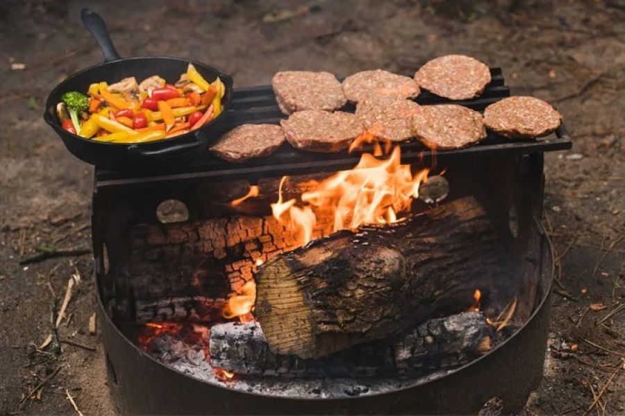 How to Use Campfire Heat to Cook Dinner Effectively