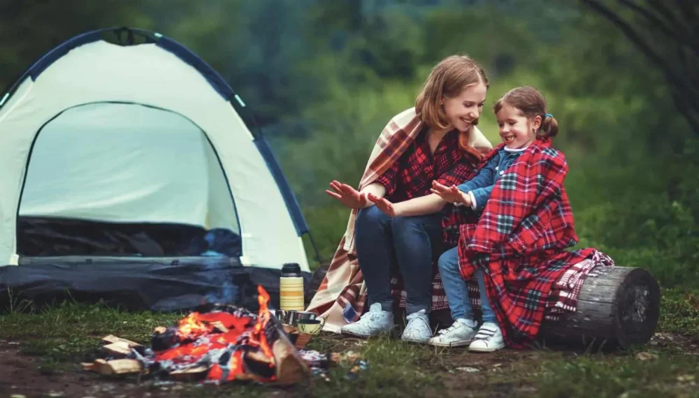 How to Use Campfire to Keep Warm While Sleeping Outdoors