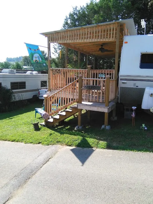 Lake Shore Campgrounds Picture 3