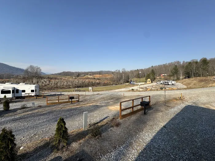 Three Peaks RV Resort Picture 5