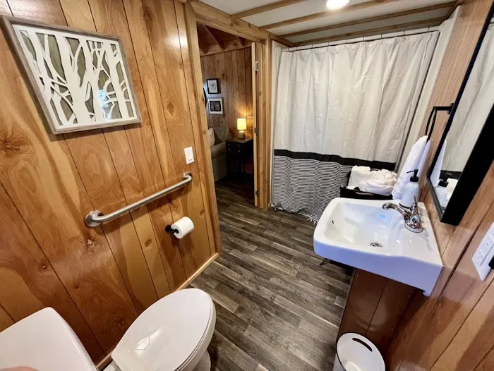 In The Pines RV & Cabin Village Picture 9