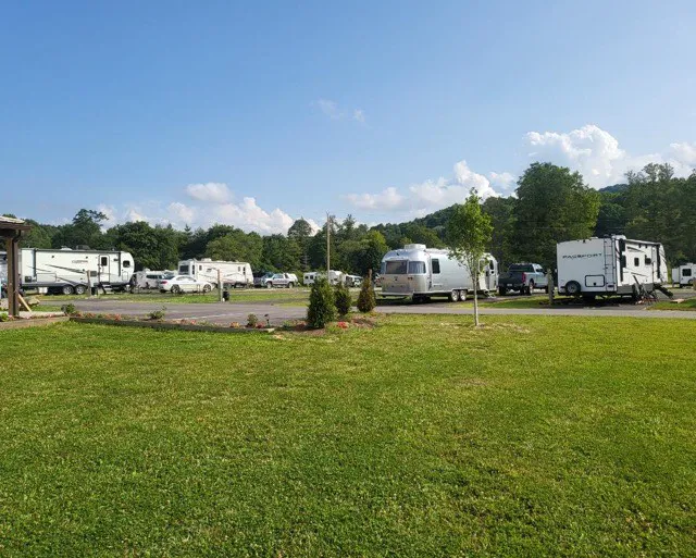 Big Mike's Creekside RV Resort Picture 6