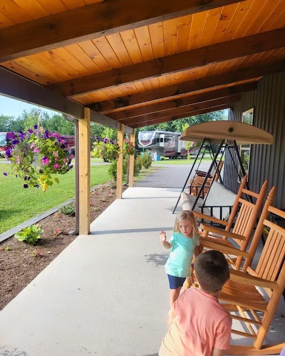 Big Mike's Creekside RV Resort Picture 8