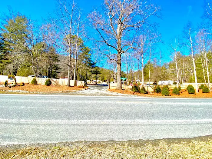 Land of Waterfalls RV Campground Picture 4