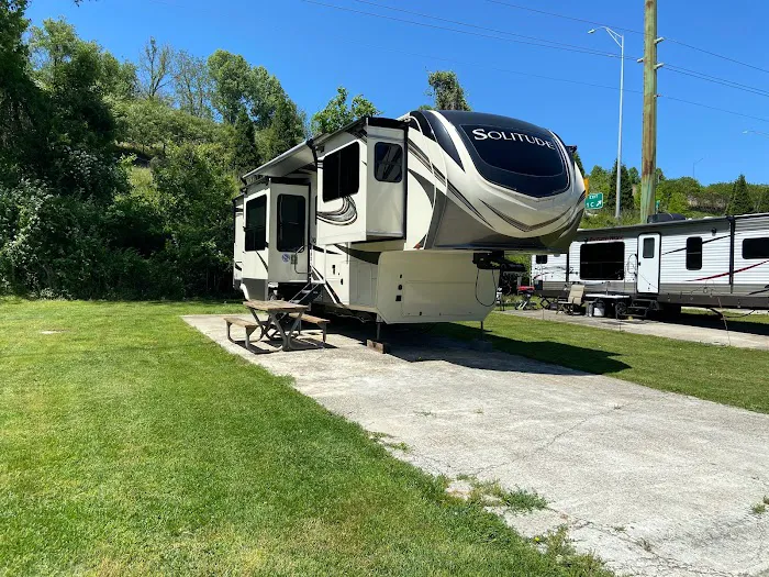 Wilson's Riverfront RV Park Picture 3