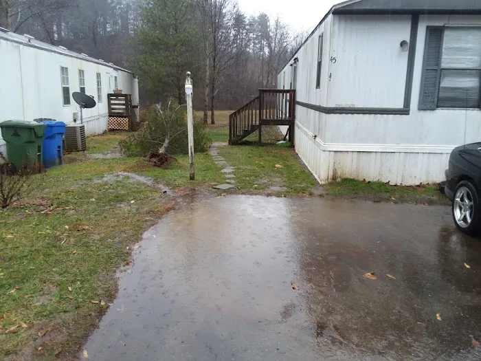 Willow Lake Manufactured Home Park Picture 3