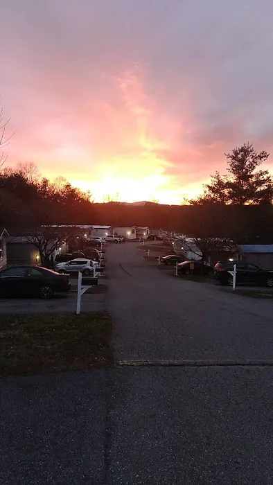 Willow Lake Manufactured Home Park Picture 5