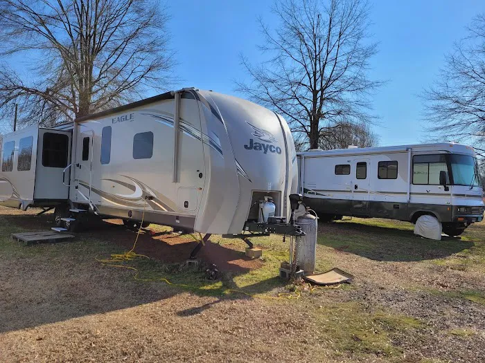 H and M RV Park Picture 5
