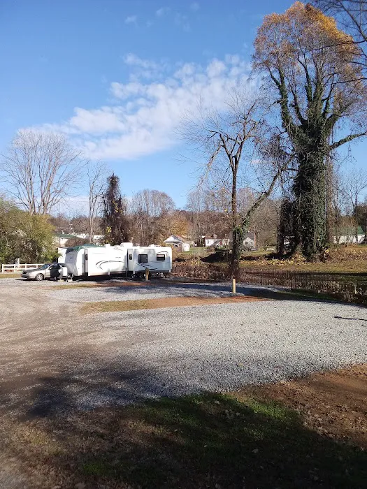 Creekside RV Park Picture 10