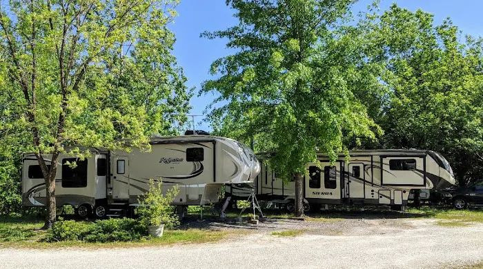 Sugar Lake RV Park (55+ Park) Picture 3