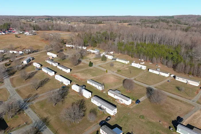 Rae McKenzie Mobile Home Park Picture 3