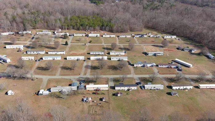 Rae McKenzie Mobile Home Park Picture 6