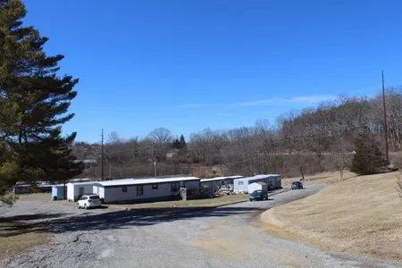 Belspring Estates Manufactured Home Community Picture 3