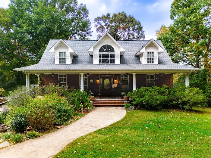 Ivy Acres Picture 2