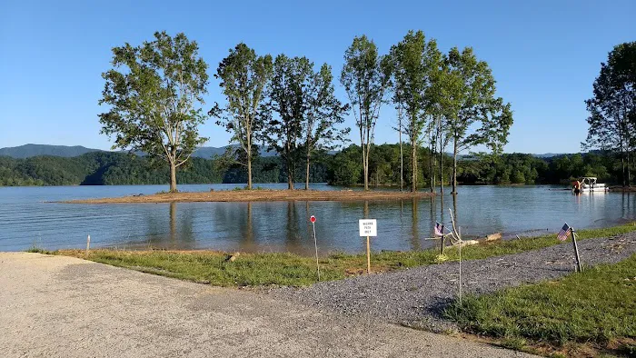 Lake Retreat Picture 2