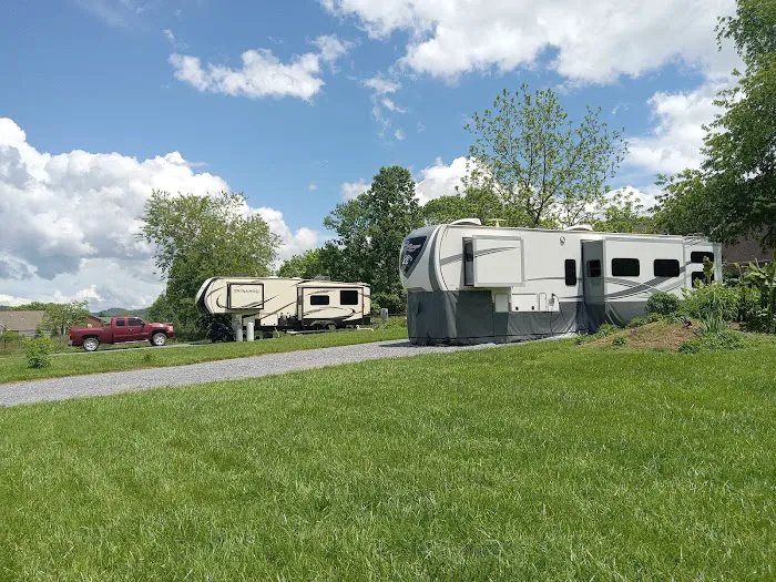 Love Station RV Park Picture 3