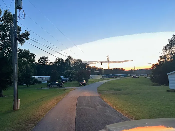 Rolling Hills Mobile Home Park Picture 3
