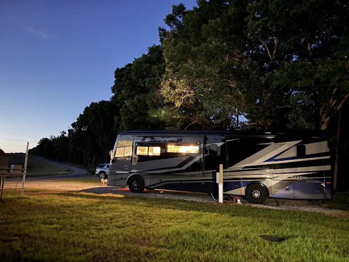 Riverbend RV Picture 2