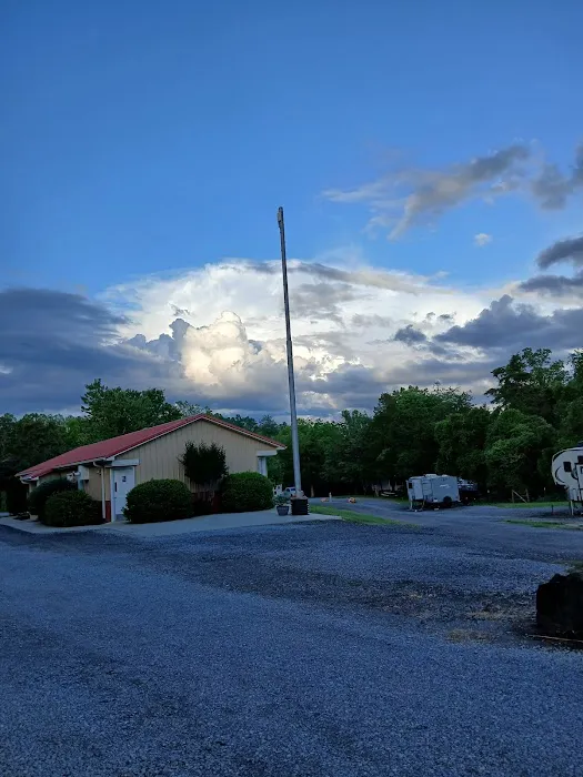 Sweet Water RV Park Picture 2