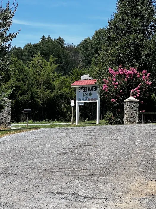 Sweet Water RV Park Picture 5