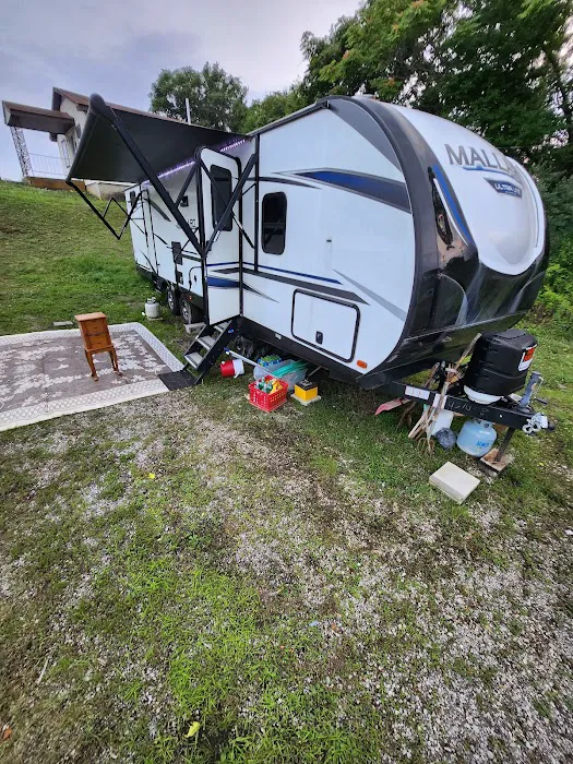 Interstate RV Overnight Park Picture 10