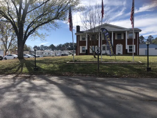 Ravenwood Manufactured Housing Community Picture 4