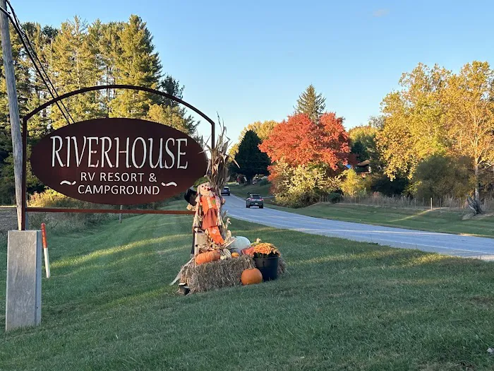 Riverhouse RV Resort Picture 2