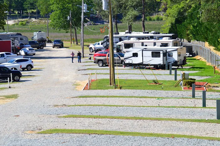 Waldo's Beach Campground Picture 8