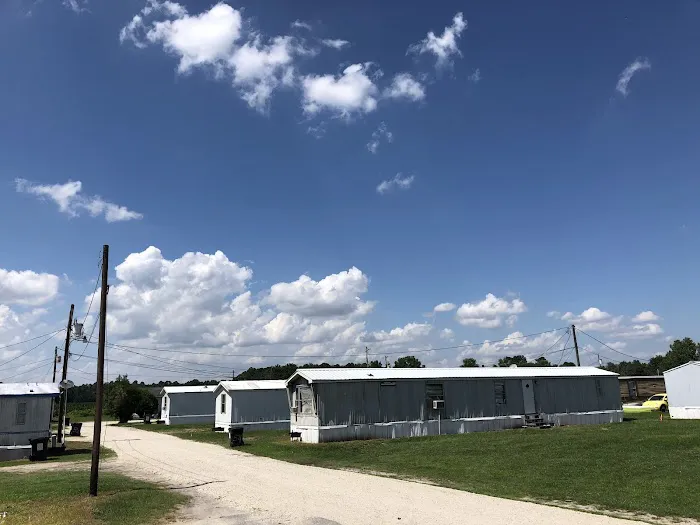 Eaglewood Mobile Home Park Picture 4