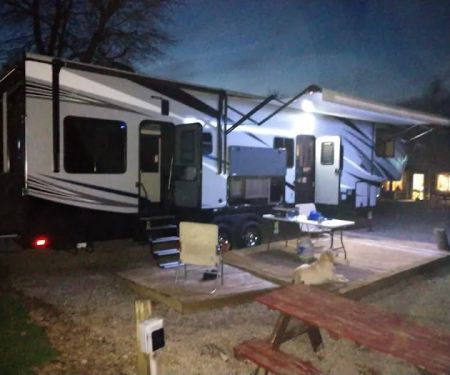 Sabo's Lake Front Camping and Resort