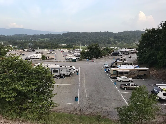 Pole Position Campground Picture 4
