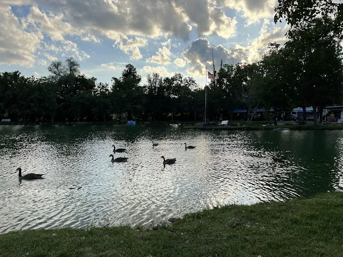 Around Pond RV Park Picture 4