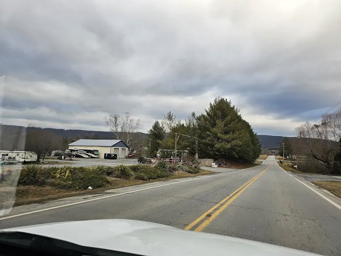 Around Pond RV Park Picture 7