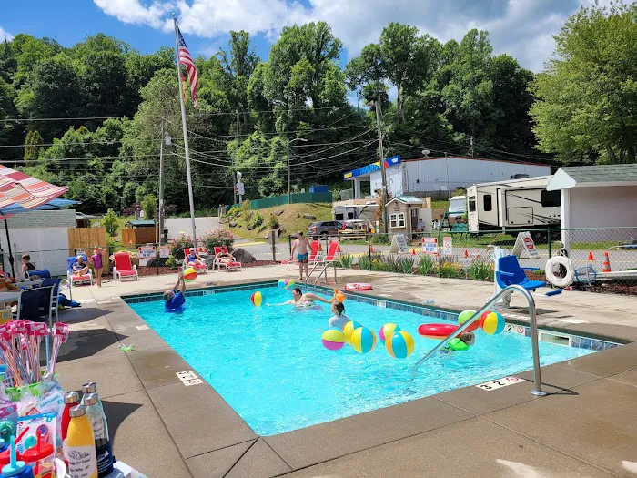 Stonebridge RV Resort and Campgrounds Picture 7
