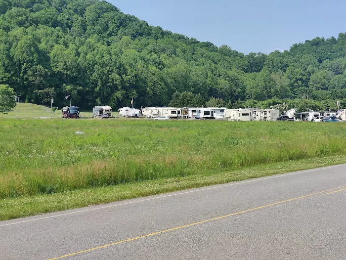 Cross Creek RV Park Picture 9