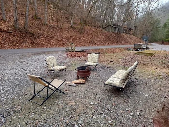 Hippie Trails Campground Picture 3