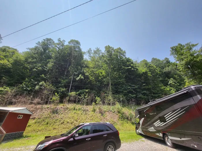 Hippie Trails Campground Picture 6