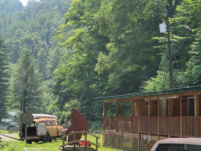 Hippie Trails Campground Picture 2