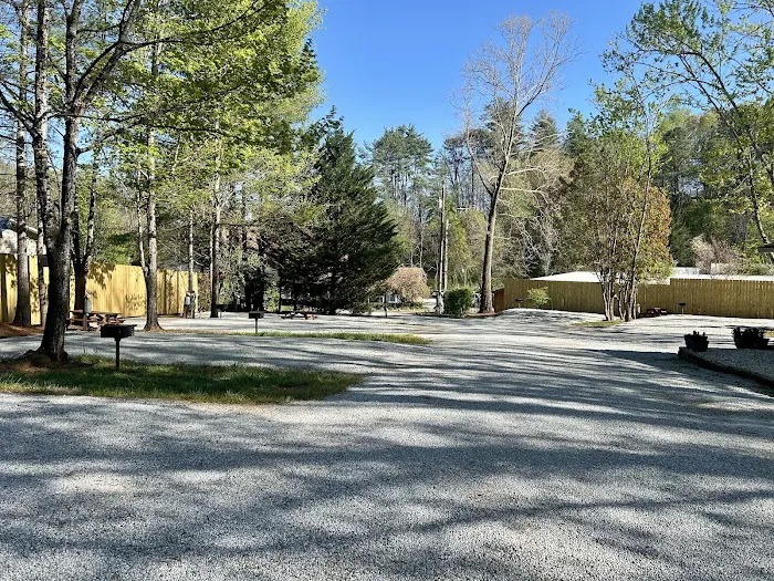 Hidden Gem Apartments & RV Park Picture 3