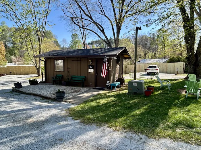 Hidden Gem Apartments & RV Park Picture 4