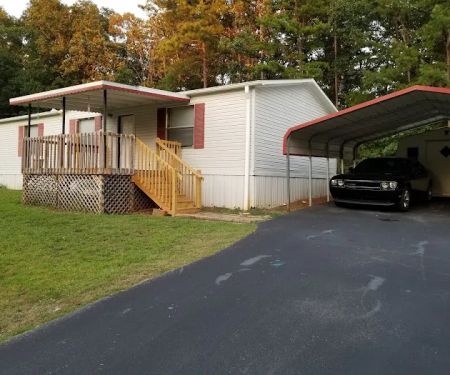 Near Lakes Mobile Home Community