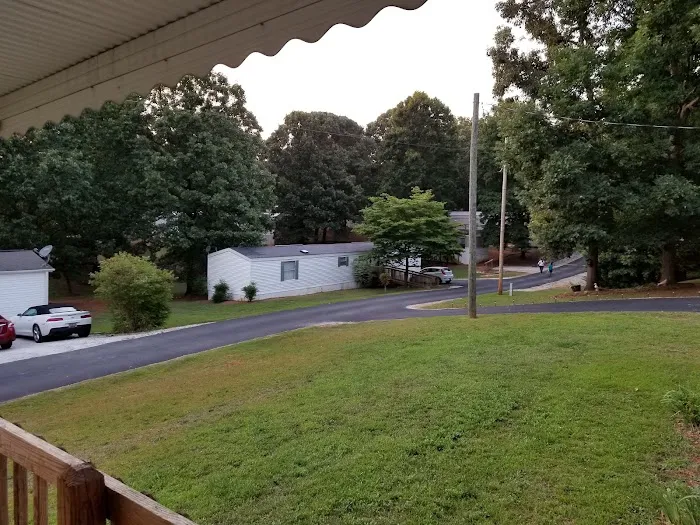 Near Lakes Mobile Home Community Picture 4