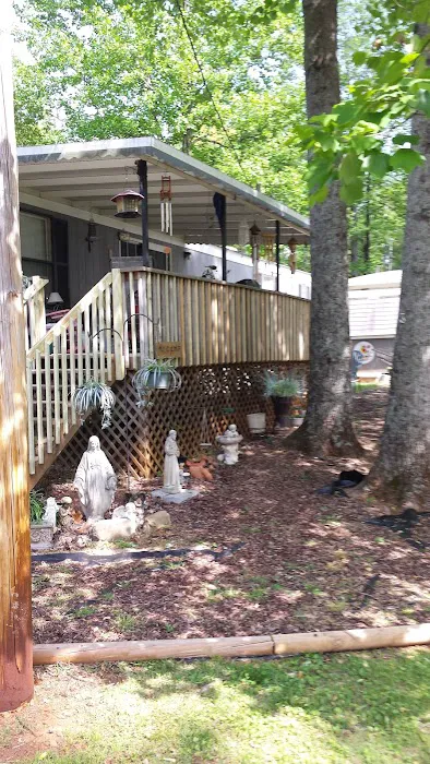 Near Lakes Mobile Home Community Picture 7
