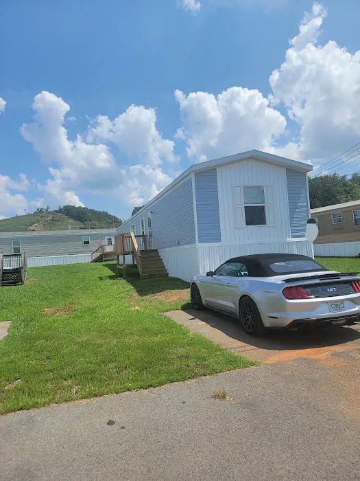 Three Oaks Mobile Home Park Picture 3